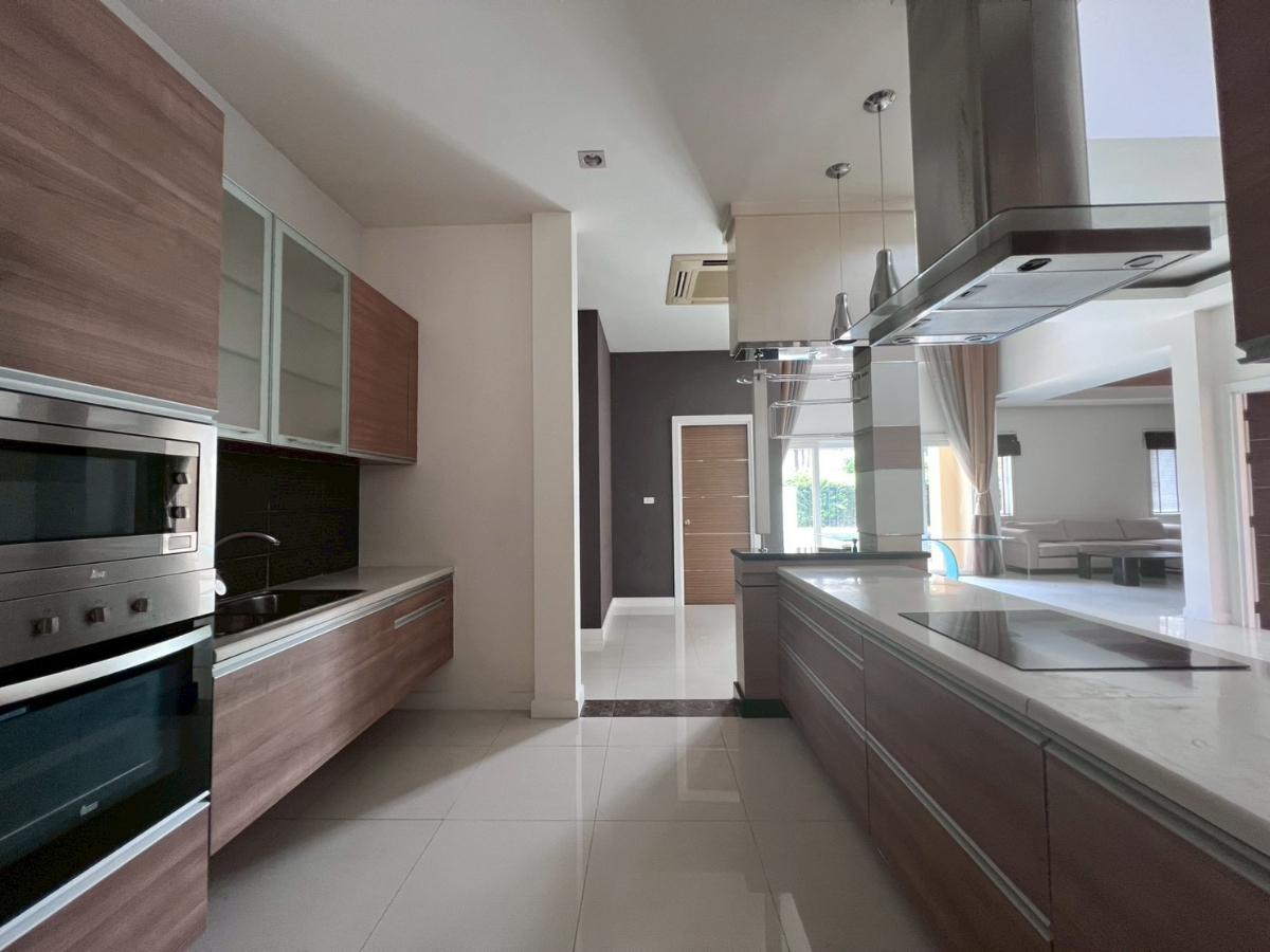 รูป บ้านให้เช่าใกล้ Mega Bangna พร้อมสระว่ายน้ำ - รูปที่ 2/11