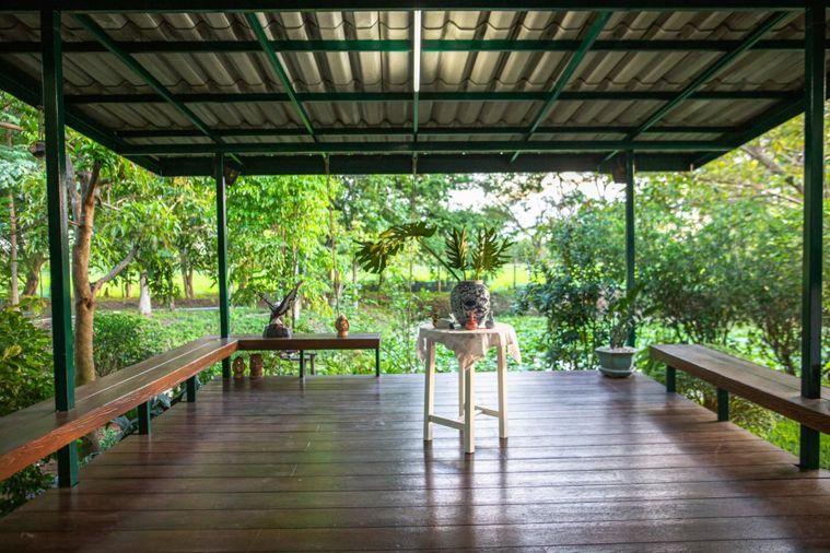 รูป ขายบ้านสวนริมสระบัว พร้อมที่ดิน 2ไร่กว่า เฟอร์ครบพร้อมเข้าอยู่ อากาศดี ร่มรื่น โซนไทรน้อย นนทบุรี - รูปที่ 4/20