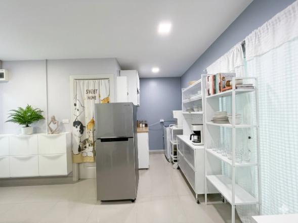 picture 🔥 FOR SALEThe One Plus+ @Srinakarin, Rare & Exclusive Corner Unit with Direct Pool Access, East-Facing Balcony, Maximum Privacy - 3/10