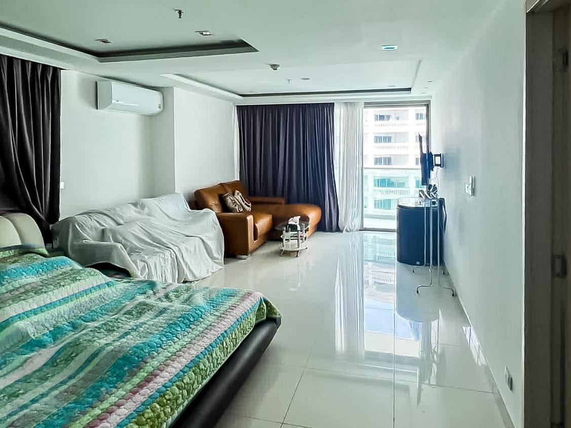 picture Wong Amat Tower Connected Studio Condo for Sale Sea View - 2/7