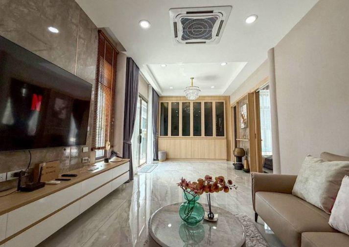 picture Luxury pool villa in a premium location near Map Prachan, Pattaya, offering a peaceful atmosphere. - 10/19