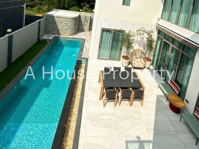 picture Luxury pool villa in a premium location near Map Prachan, Pattaya, offering a peaceful atmosphere. - 3/19