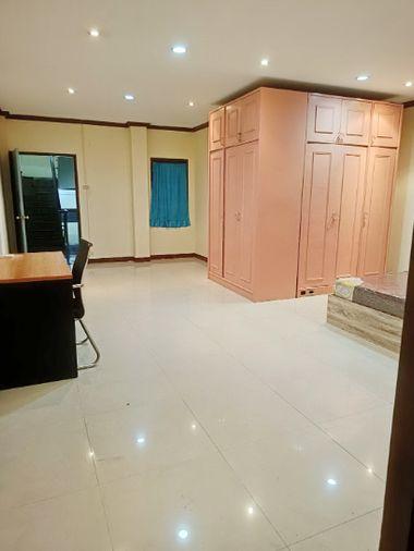 picture HK0657, Townhome for rent 6 Br, Huai Khwang. - 12/18