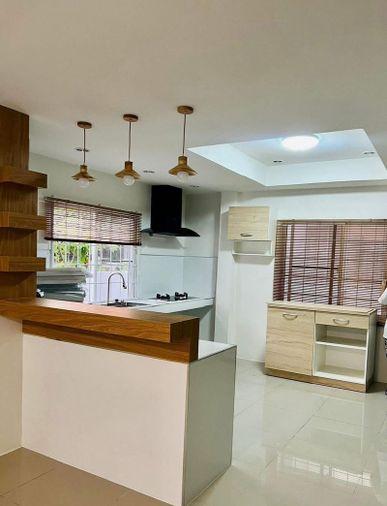 รูป ขายด่วน! บ้านแฝดรีโนเวทใหม่ ทำเลดี อ่าวอุดม ศรีราชา พร้อมอยู่  - รูปที่ 6/8