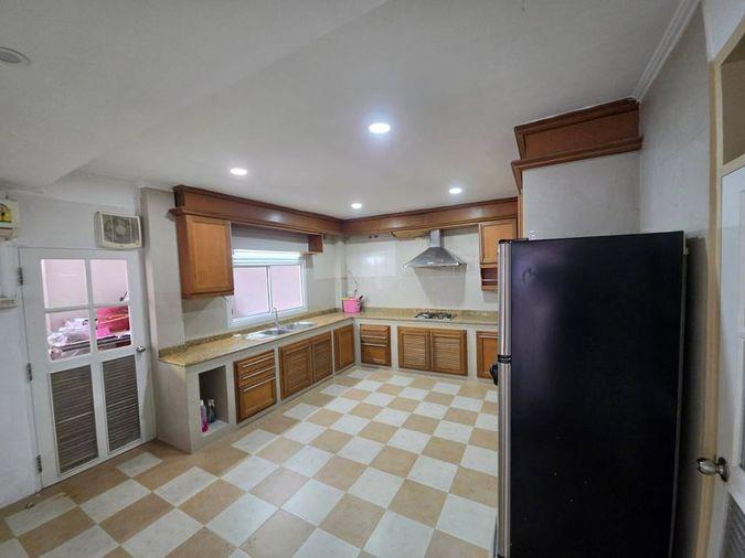 รูป ให้เช่า บ้านเดี่ยวหลังใหญ่รีโนเวทใหม่ สีลมซอย 13 เลขที่ 30 - รูปที่ 11/20