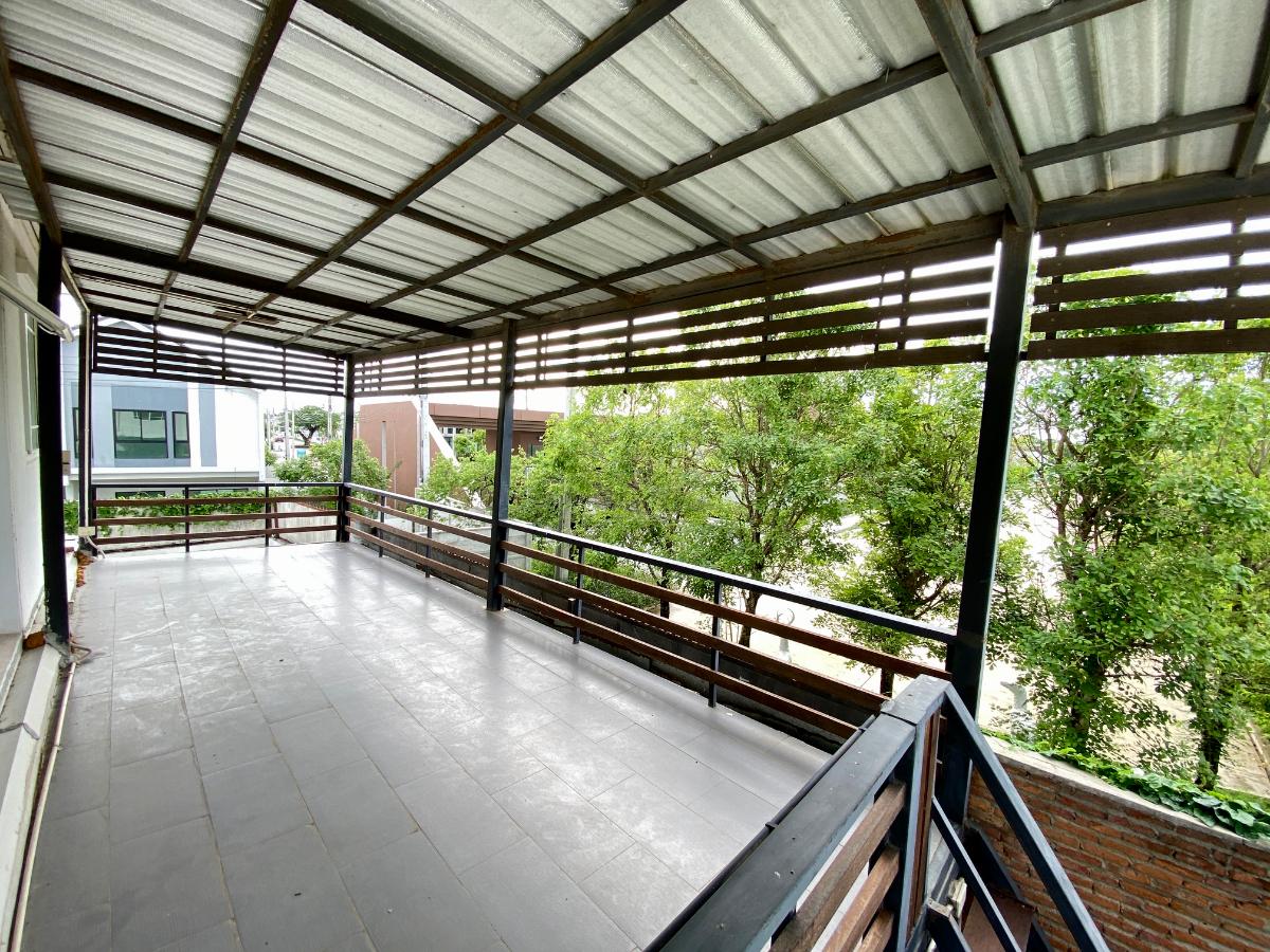 รูป ขายด่วน ขายขาดทุน บ้านเดี่ยวหลังริม มัณฑนา รามอินทรา – วงแหวน ที่ดินใหญ่ 88 ตร.ว. จอดรถได้ถึง 6 คัน ความเป็นส่วนตัวสูง ใกล้ส่วนกลาง  - รูปที่ 22/31