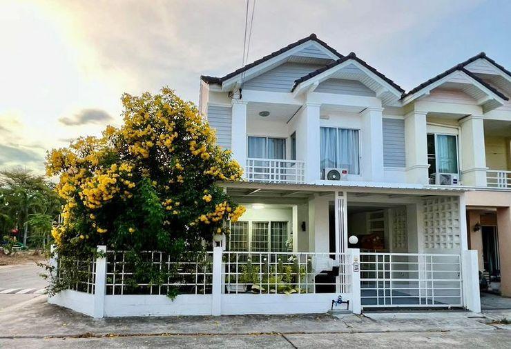 รูป ขายด่วน! บ้านแฝดรีโนเวทใหม่ ทำเลดี อ่าวอุดม ศรีราชา พร้อมอยู่  - รูปที่ 1/8