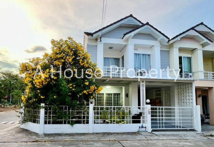 รูป ขายด่วน! บ้านแฝดรีโนเวทใหม่ ทำเลดี อ่าวอุดม ศรีราชา พร้อมอยู่ - รูปที่ 1/8