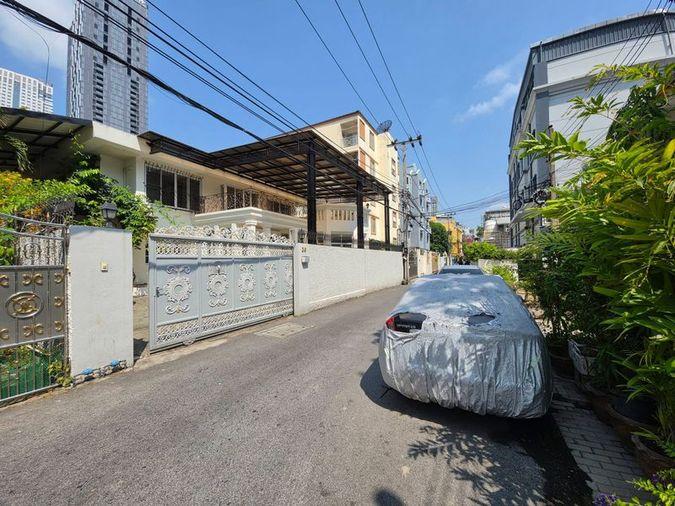 รูป ให้เช่า บ้านเดี่ยวหลังใหญ่รีโนเวทใหม่ สีลมซอย 13 เลขที่ 30 - รูปที่ 2/20