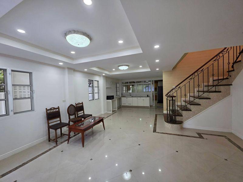 picture For Rent Large detached house Newly renovated Si Lom soi 13 Unit 30 - 10/20
