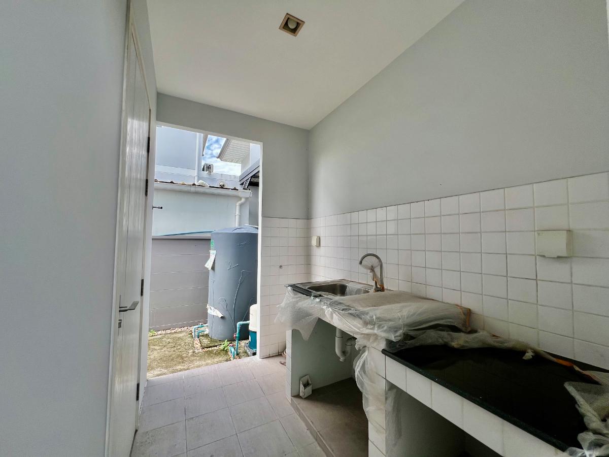 รูป ขายบ้านเดี่ยวหลังมุม Britania Srinakarin บ้านใหม่ ไม่เคยเข้าอยู่ ใกล้รถไฟฟ้าสายสีเหลือง สถานีศรีด่าน พร้อมพื้นที่รอบบ้านกว้างกว่าบ้านมาตรฐาน - รูปที่ 22/29