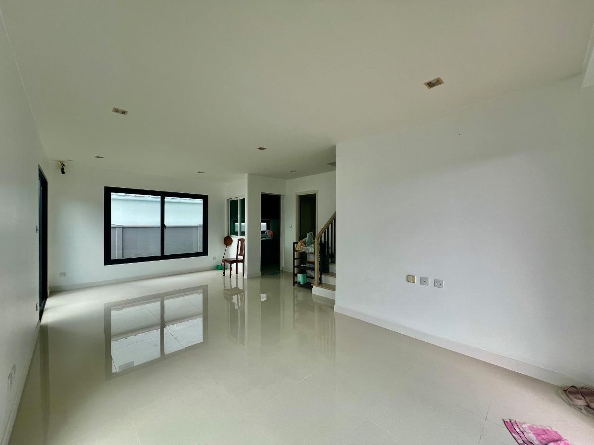 รูป ขายบ้านเดี่ยวหลังมุม Britania Srinakarin บ้านใหม่ ไม่เคยเข้าอยู่ ใกล้รถไฟฟ้าสายสีเหลือง สถานีศรีด่าน พร้อมพื้นที่รอบบ้านกว้างกว่าบ้านมาตรฐาน - รูปที่ 7/29