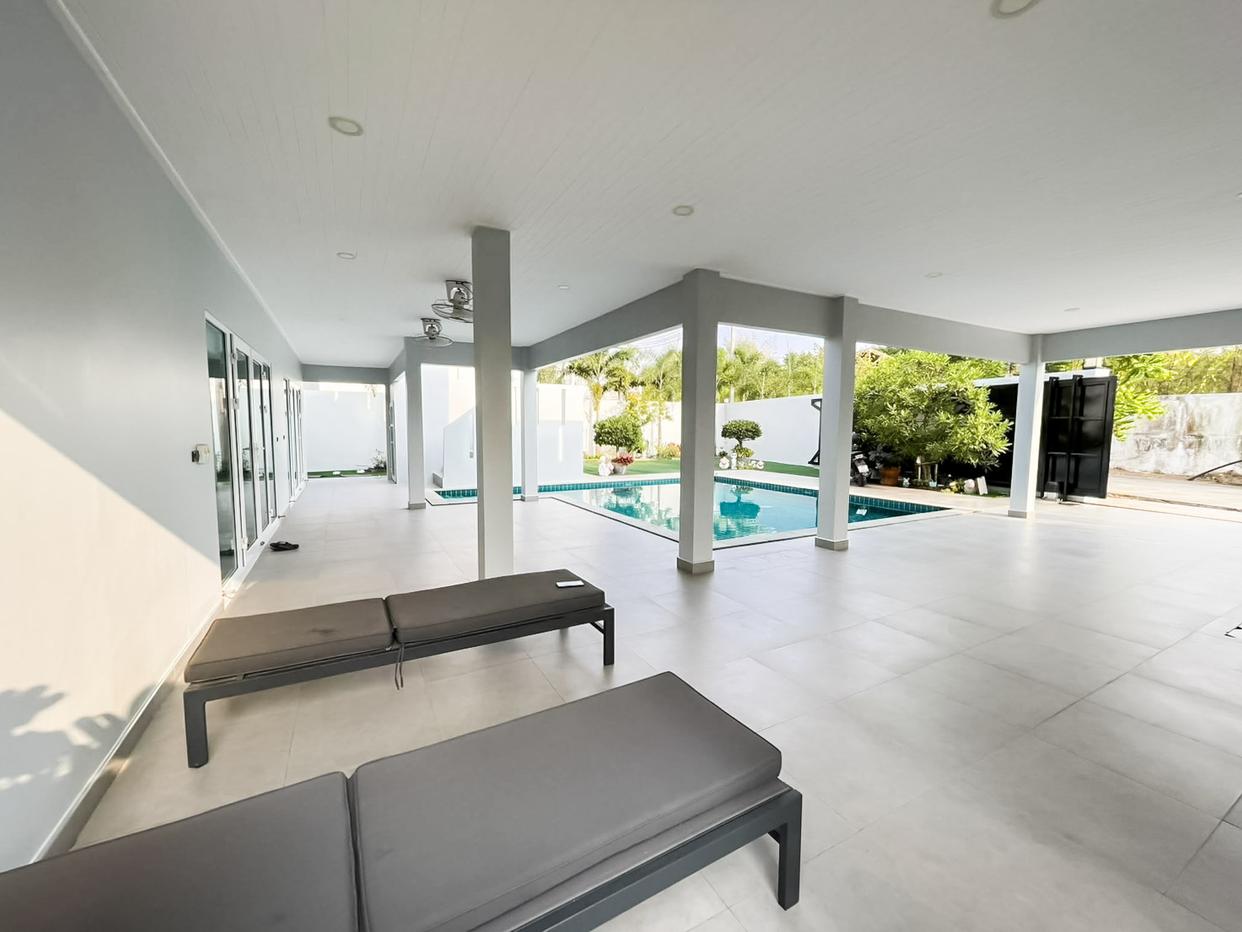 รูป Pool Villa for Sale Thung Klom East Pattaya 3 Bedroom - รูปที่ 3/23