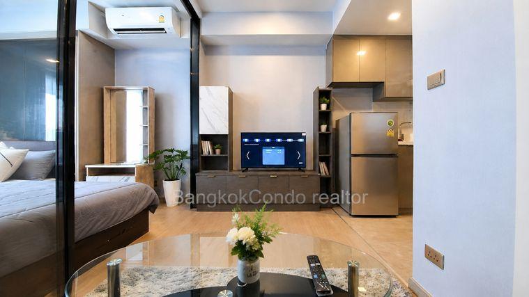 picture 🍀🍀 Cozy Room 🍀 For Rent 📍 One 9 Five Asoke – Rama 9 🌸  🚆 Near MRT Rama 9 📲 Line: @rent2022 ✨ Ready to Move In 🔖 Property Code: A11585 - 2/7
