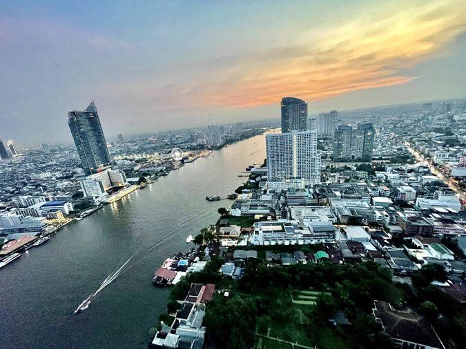 รูป Chapter Charoennakorn - Riverside ระเบียงหันทิศใต้ เห็นโค้งน้ำเจ้าพระยาฝั่ง Asiatique - รูปที่ 16/17
