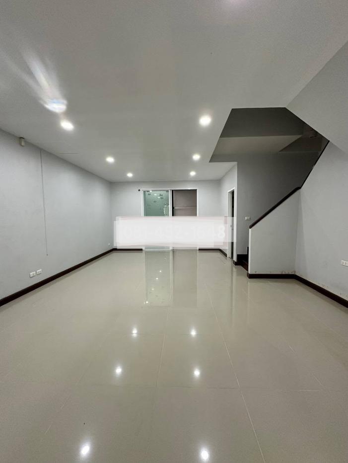 รูป 🔥 ขายต่ำกว่าราคาประเมิน! นัมเบอร์วัน ทาวน์โฮม วงแหวนบางนา–ราม 2 (Number One Townhome Bangna–Ram 2) | ใกล้ Mega บางนา และสนามบินสุวรรณภูมิ - รูปที่ 10/15