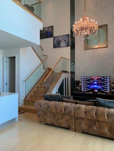 picture Duplex Penthouse Condo, Equinox Phaholyothin, overlooking Vibhavadi Rangsit Road. - 6/20