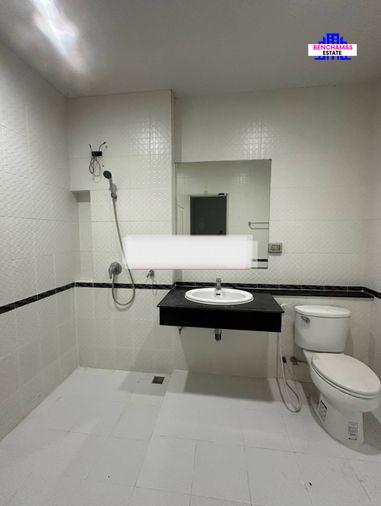รูป 🔥 ขายต่ำกว่าราคาประเมิน! นัมเบอร์วัน ทาวน์โฮม วงแหวนบางนา–ราม 2 (Number One Townhome Bangna–Ram 2) | ใกล้ Mega บางนา และสนามบินสุวรรณภูมิ - รูปที่ 7/15