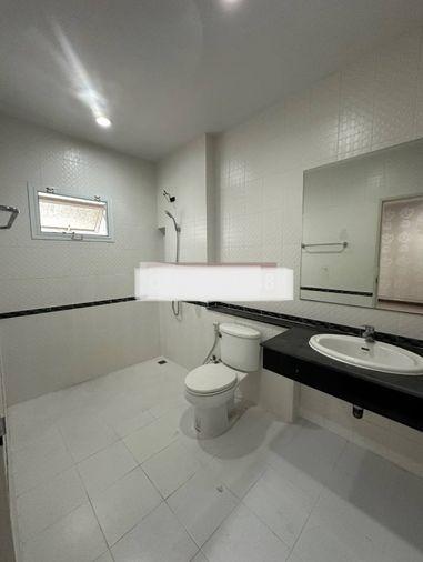 รูป 🔥 ขายต่ำกว่าราคาประเมิน! นัมเบอร์วัน ทาวน์โฮม วงแหวนบางนา–ราม 2 (Number One Townhome Bangna–Ram 2) | ใกล้ Mega บางนา และสนามบินสุวรรณภูมิ - รูปที่ 9/15
