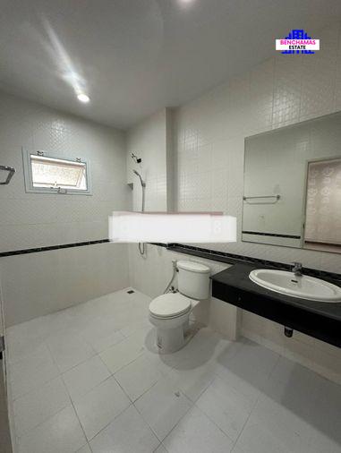 รูป 🔥 ขายต่ำกว่าราคาประเมิน! นัมเบอร์วัน ทาวน์โฮม วงแหวนบางนา–ราม 2 (Number One Townhome Bangna–Ram 2) | ใกล้ Mega บางนา และสนามบินสุวรรณภูมิ - รูปที่ 9/15