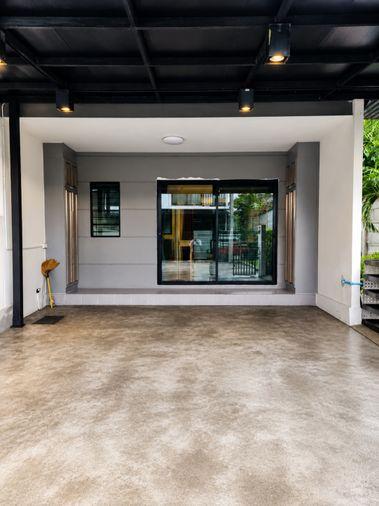 รูป ขายทาวน์โฮม 3 ชั้น Patio Srinakarin – Rama 9 ทำเลกรุงเทพกรีฑา บ้านสวยพร้อมอยู่ ติดแอร์ทุกห้อง พื้นที่กว้าง 29.8 ตร.ว. ใกล้รถไฟฟ้า ทางด่วน - รูปที่ 2/21