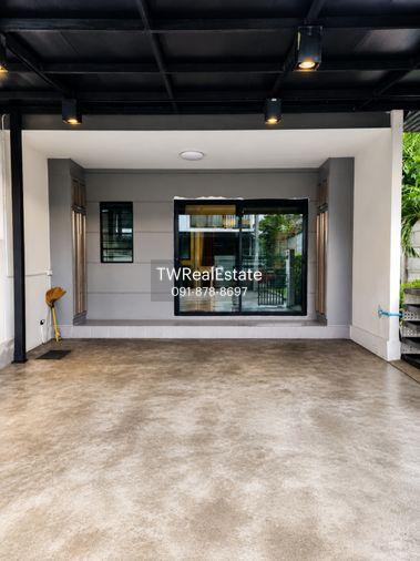 รูป ขายทาวน์โฮม 3 ชั้น Patio Srinakarin – Rama 9 ทำเลกรุงเทพกรีฑา บ้านสวยพร้อมอยู่ ติดแอร์ทุกห้อง พื้นที่กว้าง 29.8 ตร.ว. ใกล้รถไฟฟ้า ทางด่วน - รูปที่ 2/21