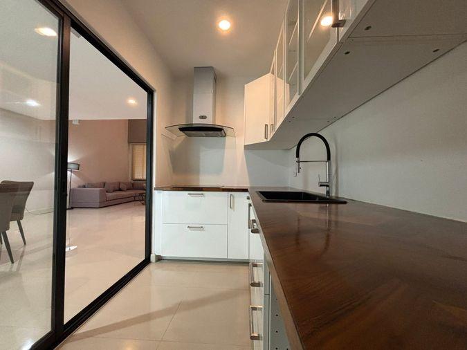 รูป 🏡 ทาวน์โฮมหรู 3 ชั้น ทำเลทองกรกรุงเทพกรีฑาตัดใหม่! จดทะเบียนบริษัทได้ แต่งครบพร้อมอยู่ ✨ - รูปที่ 16/22