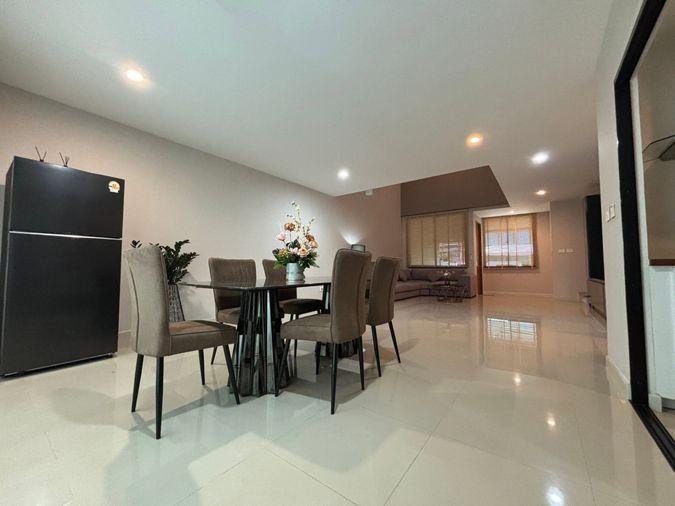 รูป 🏡 ทาวน์โฮมหรู 3 ชั้น ทำเลทองกรกรุงเทพกรีฑาตัดใหม่! จดทะเบียนบริษัทได้ แต่งครบพร้อมอยู่ ✨ - รูปที่ 22/22