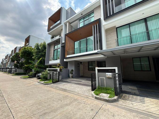 รูป 🏡 ทาวน์โฮมหรู 3 ชั้น ทำเลทองกรกรุงเทพกรีฑาตัดใหม่! จดทะเบียนบริษัทได้ แต่งครบพร้อมอยู่ ✨ - รูปที่ 19/22