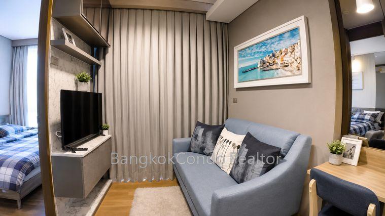 picture 🍀🍀 Cozy Room 🍀 For Rent 📍 The Lumpini 24 🌸  🚆 Near BTS Phrom Phong 📲 Line: @rent2022 ✨ Beautiful Room | Ready to Move In 🔖  Code: A09955 - 5/8