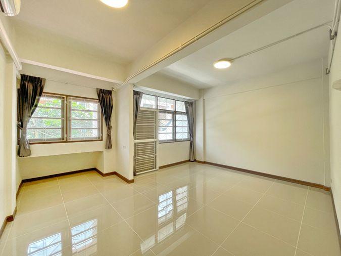 picture Hk0668, Townhouse for rent 3 Br., Sutthisan-Inthamara. - 10/14