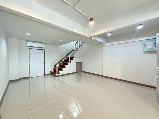 picture Hk0668, Townhouse for rent 3 Br., Sutthisan-Inthamara. - 4/14