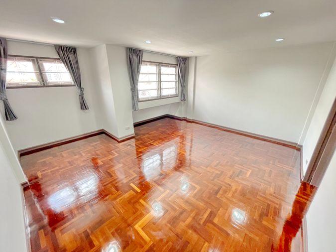 picture Hk0668, Townhouse for rent 3 Br., Sutthisan-Inthamara. - 8/14