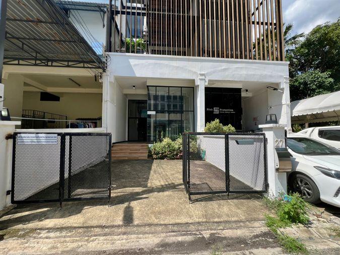 รูป เช่าโฮมออฟฟิศ 4.5 ชั้น สุขุมวิท 62 พื้นที่ขนาดใหญ่ ดีไซน์ทันสมัย ใกล้ BTS บางจาก เหมาะสำหรับสำนักงานมืออาชีพ - รูปที่ 2/42
