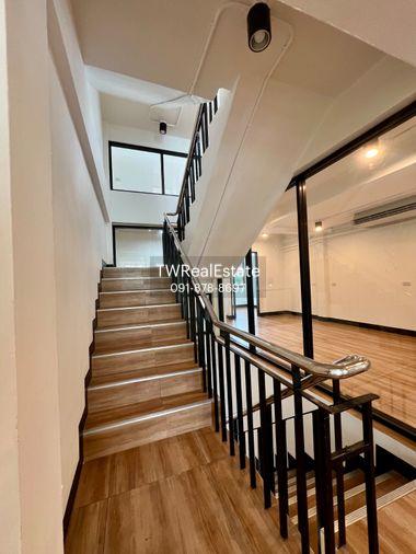 รูป เช่าโฮมออฟฟิศ 4.5 ชั้น สุขุมวิท 62 พื้นที่ขนาดใหญ่ ดีไซน์ทันสมัย ใกล้ BTS บางจาก เหมาะสำหรับสำนักงานมืออาชีพ - รูปที่ 33/42