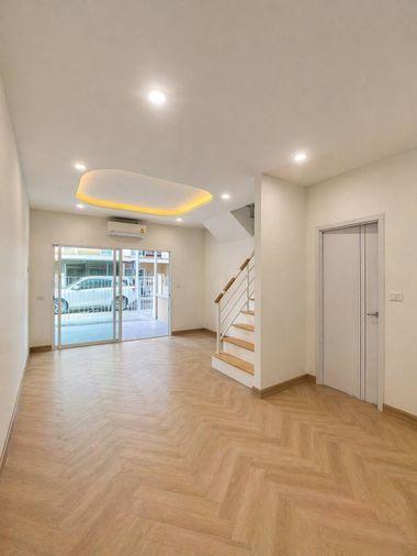 รูป 🏡 หลุดจอง! ทาวน์โฮมพัฒนาการ 38 จอดรถได้ 3 คัน เพียง 3.99 ล้าน ใกล้รถไฟฟ้าและทางด่วน - รูปที่ 3/11