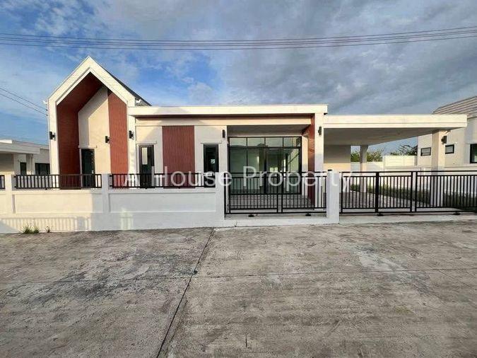 รูป ขายบ้านเดี่ยวมือ 1 ทำเลทอง ตรงข้ามอนามัยบึง ศรีราชา พร้อมอยู่ - รูปที่ 1/17