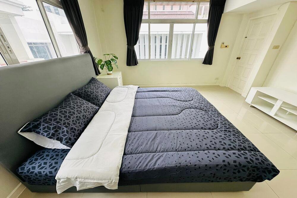 รูป เช่าบ้านเดี่ยว !!  House in Phromphong, 5 ห้องนอน, 5 ห้องน้ำ, 4 ชั้น, มีสวนขนาดเล็ก, มีที่จอด 2-3 คัน !! Code C20230109716 แต่งครบ, พร้อมเข้าอยู่ 📣📣 - รูปที่ 8/13