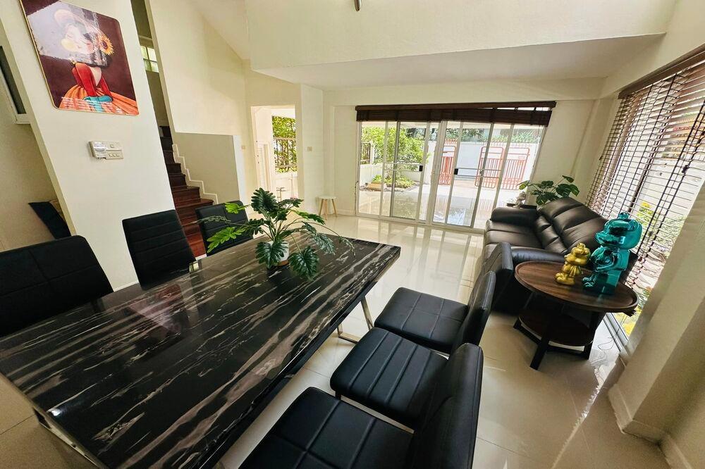 รูป เช่าบ้านเดี่ยว !!  House in Phromphong, 5 ห้องนอน, 5 ห้องน้ำ, 4 ชั้น, มีสวนขนาดเล็ก, มีที่จอด 2-3 คัน !! Code C20230109716 แต่งครบ, พร้อมเข้าอยู่ 📣📣 - รูปที่ 4/13