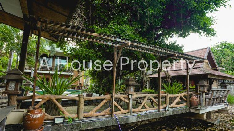 picture A luxury mansion on a large plot of land, located on the main Chak Kho-Nong Kham road in Sriracha. - 14/20