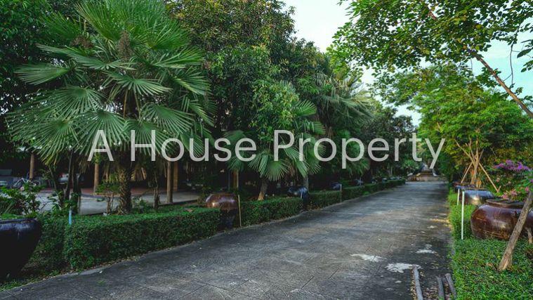 picture A luxury mansion on a large plot of land, located on the main Chak Kho-Nong Kham road in Sriracha. - 8/20
