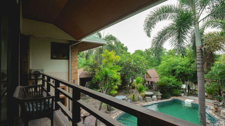 picture A luxury mansion on a large plot of land, located on the main Chak Kho-Nong Kham road in Sriracha. - 12/20