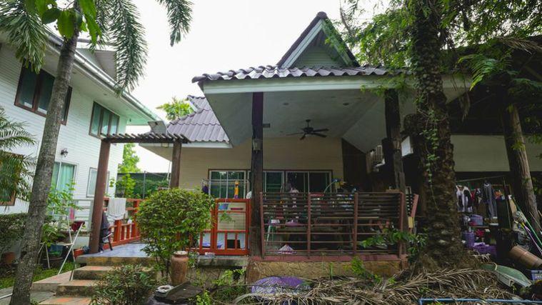 picture A luxury mansion on a large plot of land, located on the main Chak Kho-Nong Kham road in Sriracha. - 16/20