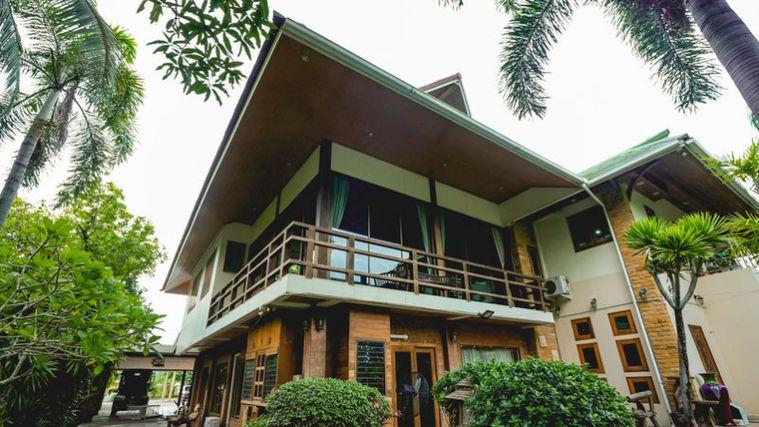 picture A luxury mansion on a large plot of land, located on the main Chak Kho-Nong Kham road in Sriracha. - 13/20