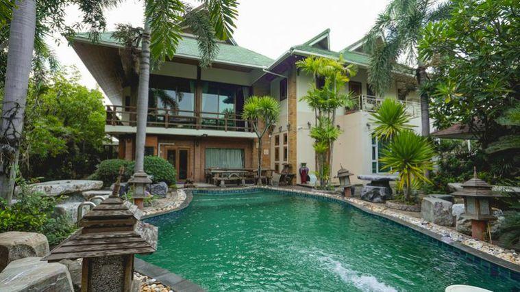 picture A luxury mansion on a large plot of land, located on the main Chak Kho-Nong Kham road in Sriracha. - 11/20