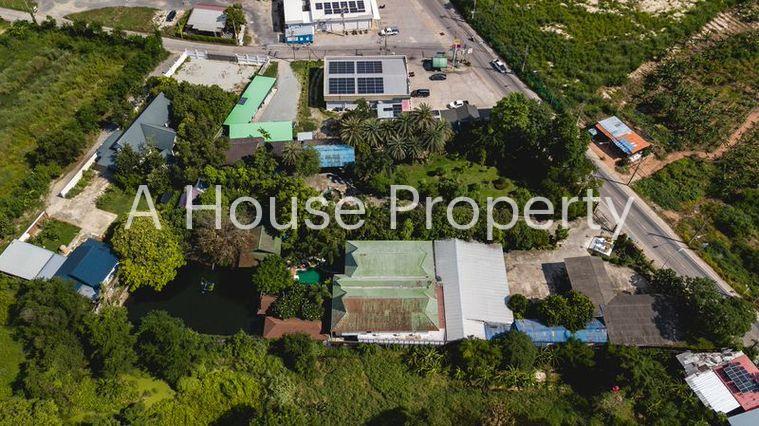 picture A luxury mansion on a large plot of land, located on the main Chak Kho-Nong Kham road in Sriracha. - 3/20