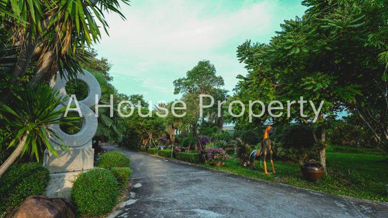 picture A luxury mansion on a large plot of land, located on the main Chak Kho-Nong Kham road in Sriracha. - 7/20