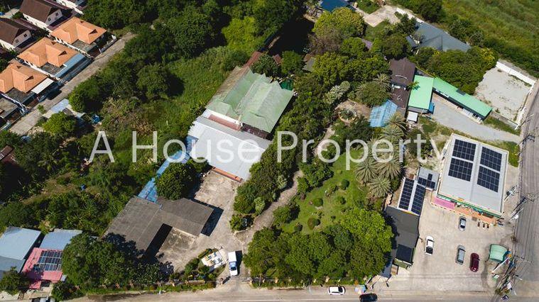 picture A luxury mansion on a large plot of land, located on the main Chak Kho-Nong Kham road in Sriracha. - 2/20