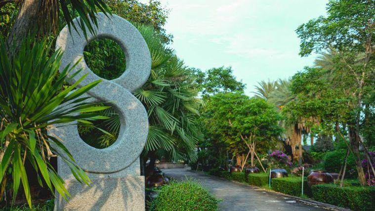 picture A luxury mansion on a large plot of land, located on the main Chak Kho-Nong Kham road in Sriracha. - 6/20