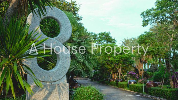 picture A luxury mansion on a large plot of land, located on the main Chak Kho-Nong Kham road in Sriracha. - 6/20
